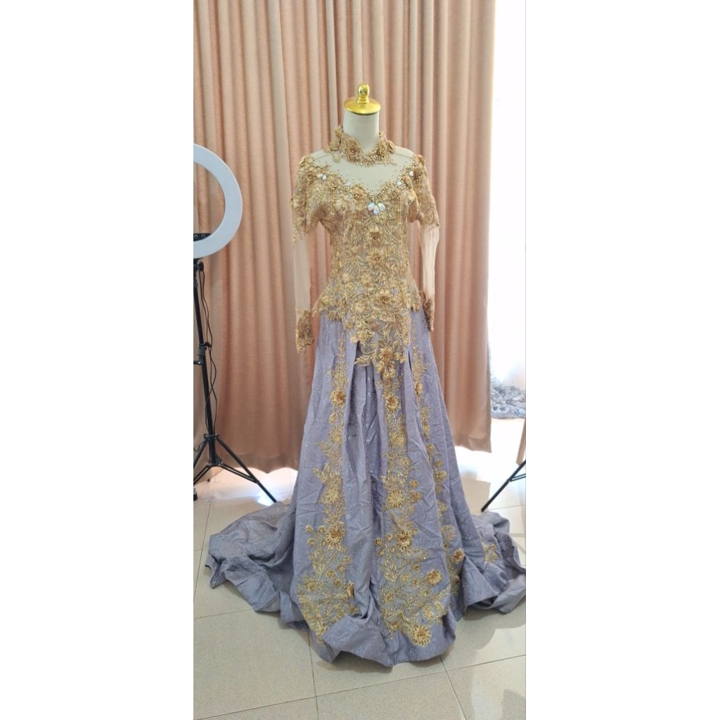 PRELOVED GAUN BRUKAT FULL PAYET