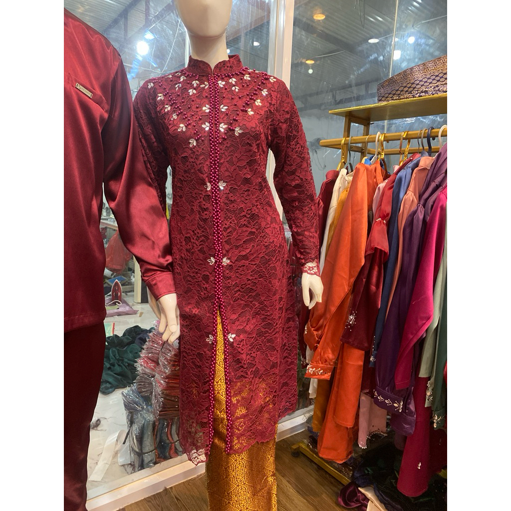 KEBAYA BRUKAT MODEL TUNIK DAN SONGKET