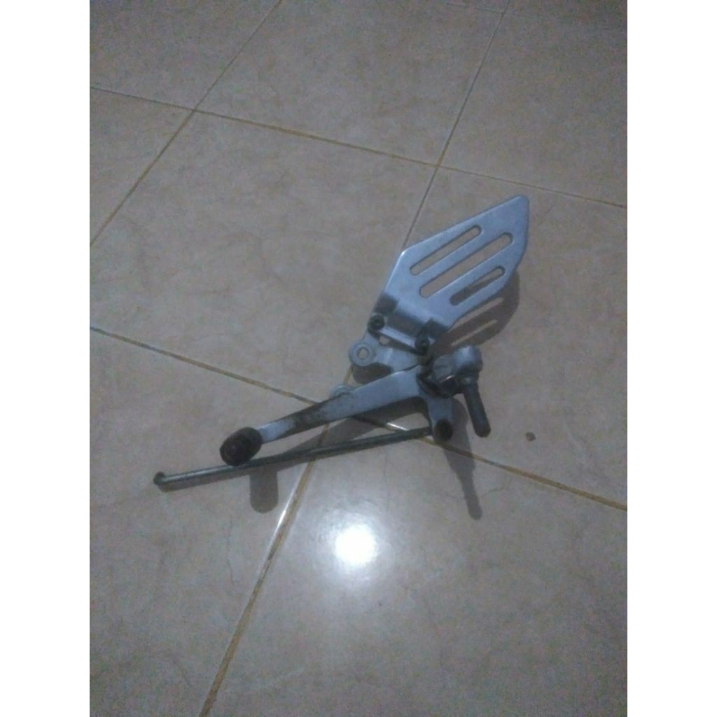 footstep depan kiri R15 v2 ori copotan