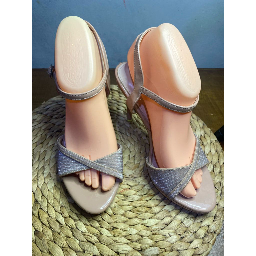 sepatu wanita preloved/high heels wanita preloved size 40
