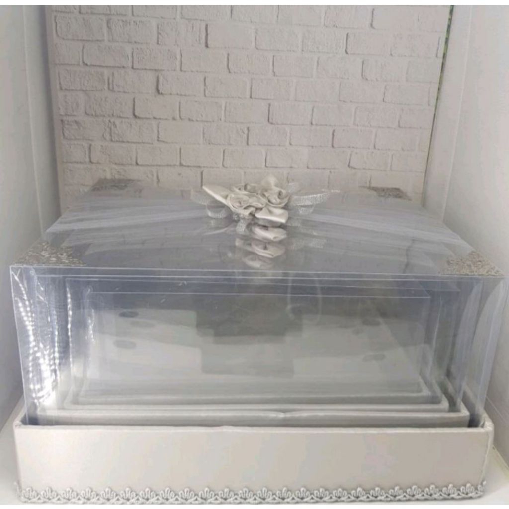 

BOX KOTAK SESERAHAN HANTARAN PERNIKAHAN MIKA TILE GOLD 1 SET ISI 4 BOX