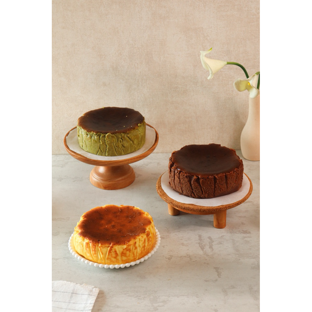 

Hellobake.id -Burnt Basque Cheesecake/Burnt Cheesecake / Basque Cheesecake/ Original Burnt Cheesecake/ Chocolate Burnt Cheesecake/ Matcha Burnt Cheesecake
