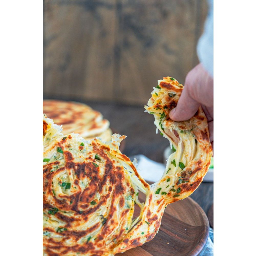 

Roti canai daun bawang 6pc/Scallion paratha/Frozen roti canai