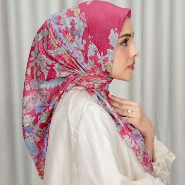 Royale Grandeur Pink Yarrow Buttonscarves New