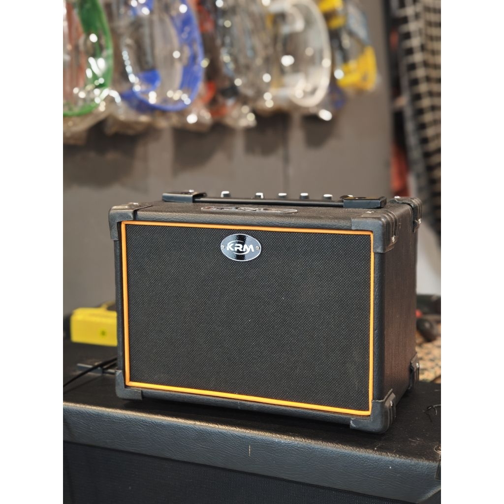 Ampli gitar mini sudh ada efek distorsi dan bisa karoke