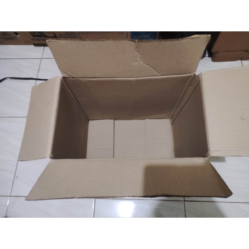 

KARDUS BEKAS UKURAN BESAR MAMYPOKO, CHARM, JAZ 1