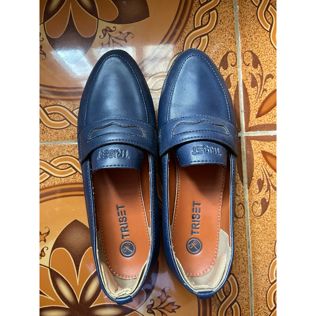 Preloved sepatu triset