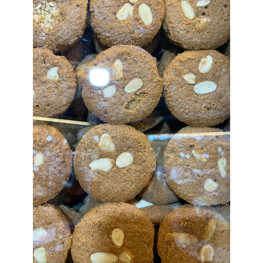 

Bolu Mocca Almond 250gr - Bolu Kering Manis Renyah - Karasa