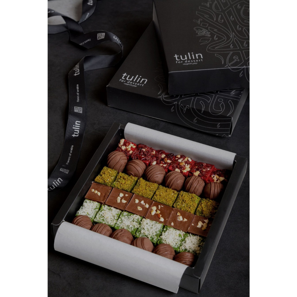 

mix dessert gift box, mewah, elegant, dessert kurma dates, parcel eid