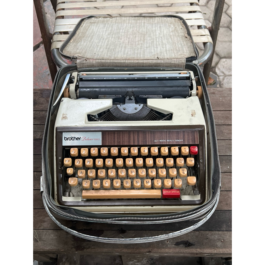 Mesin Tik / Ketik Manual Jadul Bahan Besi, Brother Deluxe 1350