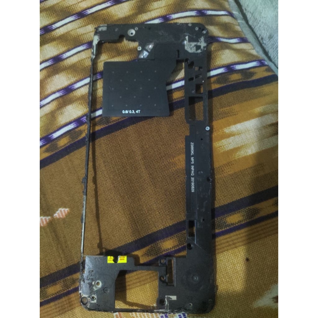 Tutup mesin Asus Rog 2