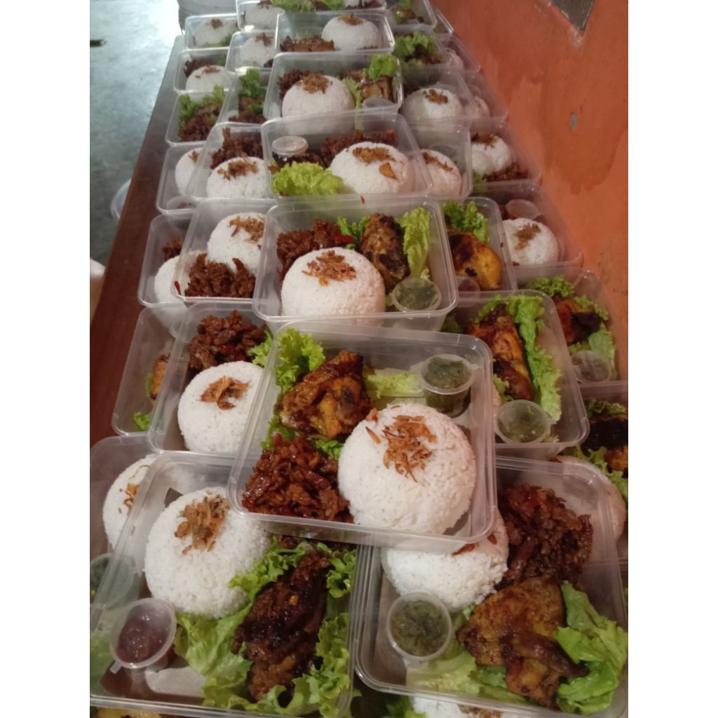 

ayam goreng nasi uduk