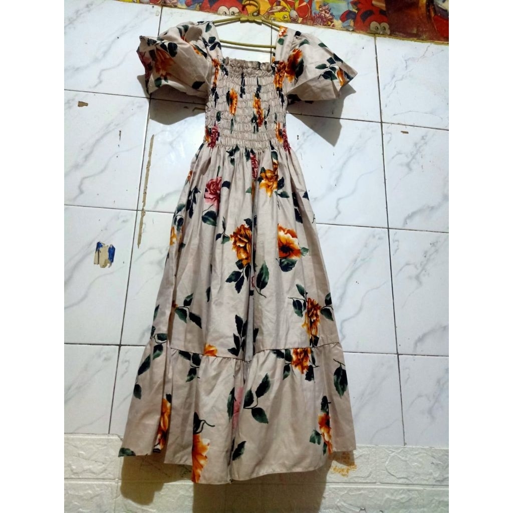 dreess bunga Sabrina kerut