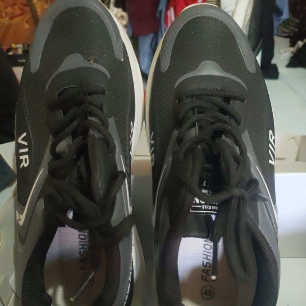 sepatu VIR