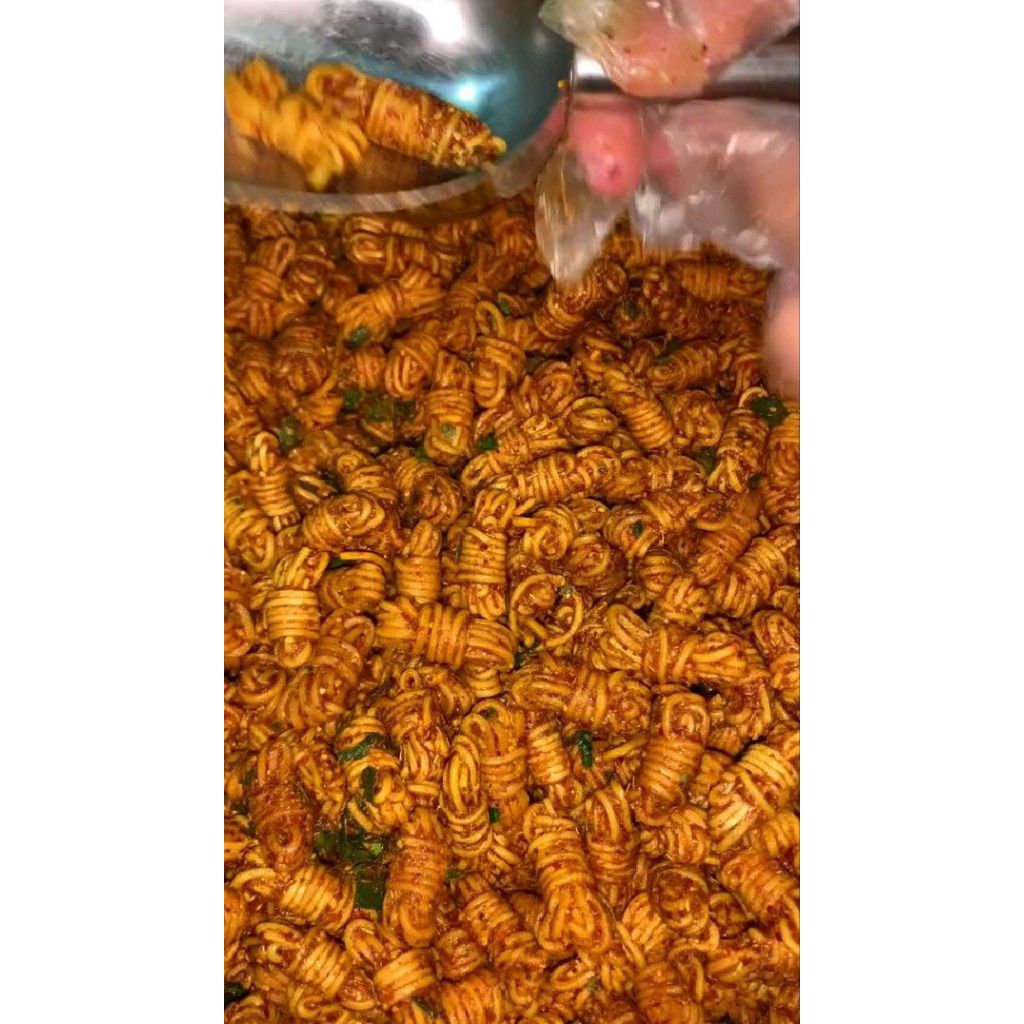 

Mie gulung pedas daun jeruk/ mie gulung kekinian termurah 1kg