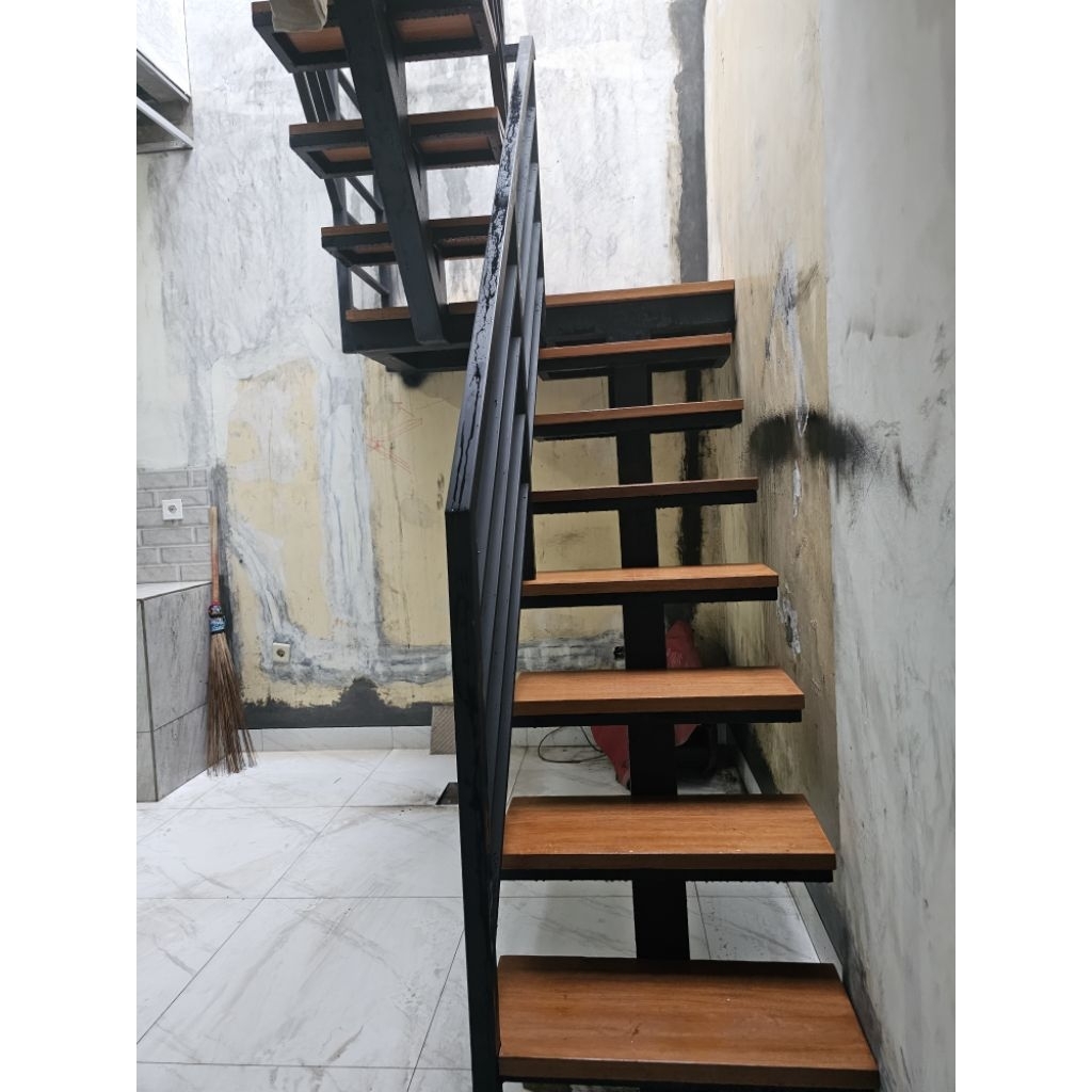 TANGGA REBAH BESI  TRAP PAPAN KAYU KAMPER