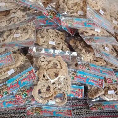 

makanan ringan keripik belut renyah dan bergizi jajanan oleh oleh tradisional