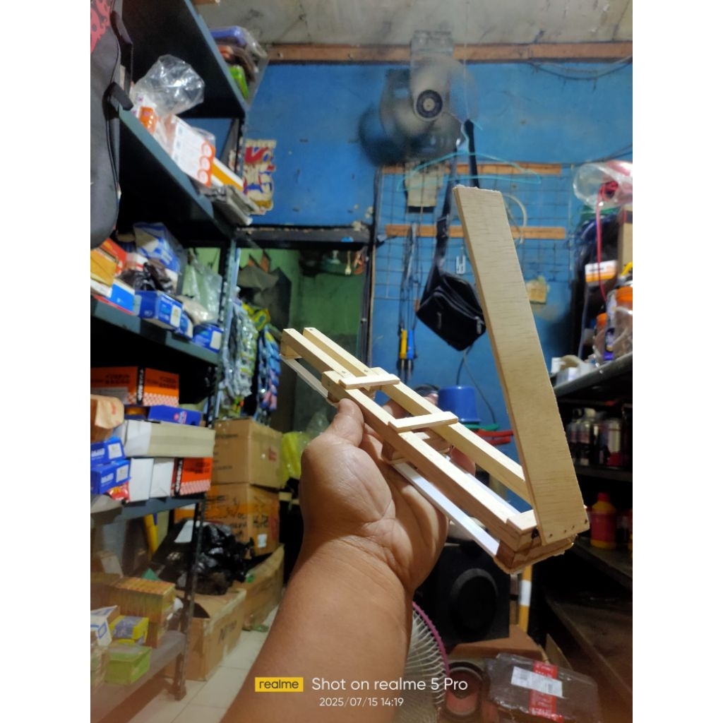 Chassis miniatur truk plastik model DUMP