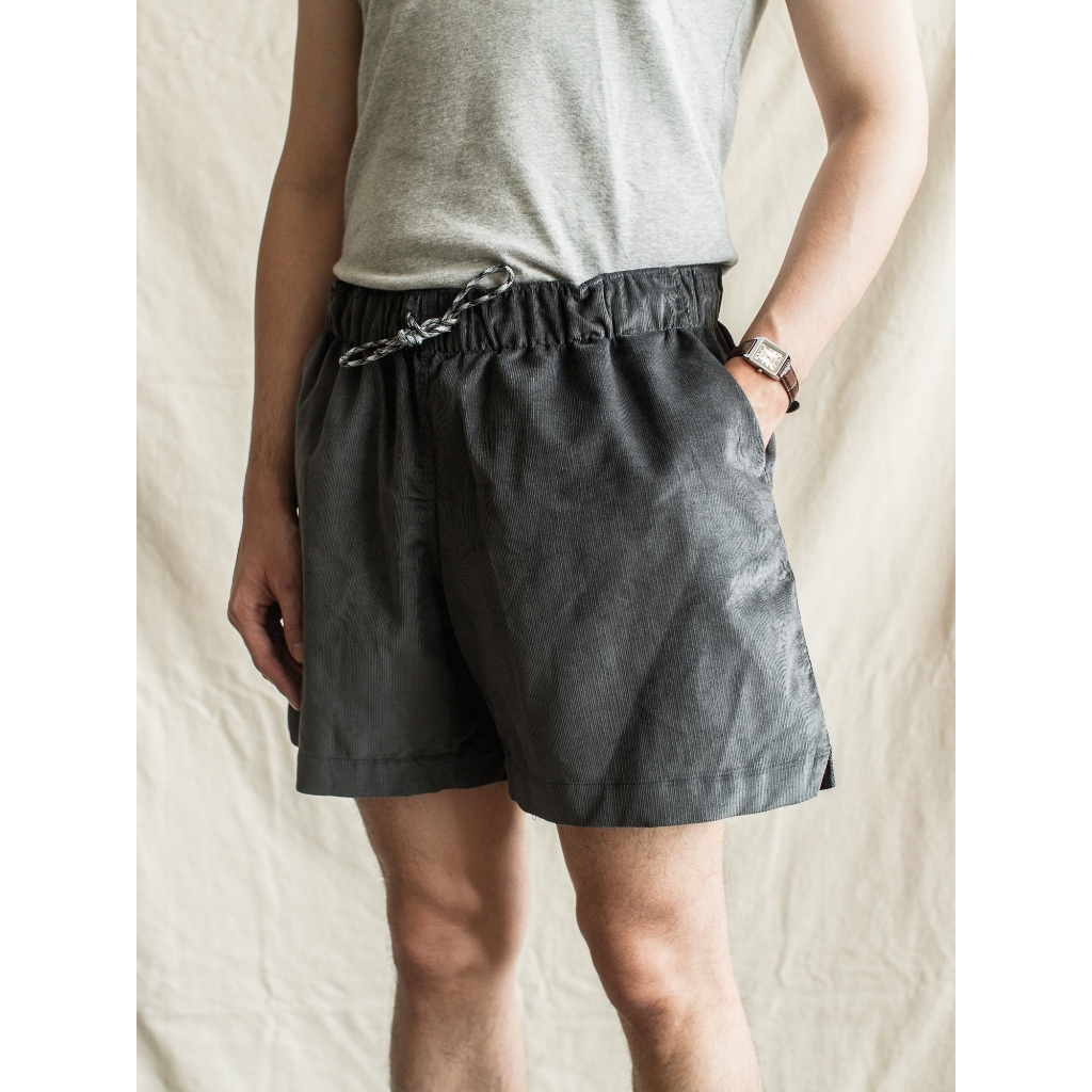 QUTN Celana Pendek Santai Pria Shorts V.1 - Pewter Corduroy