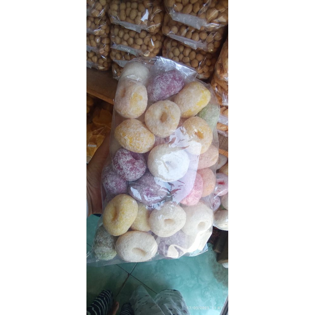 

cemilan getas donat manis warna warni 250g