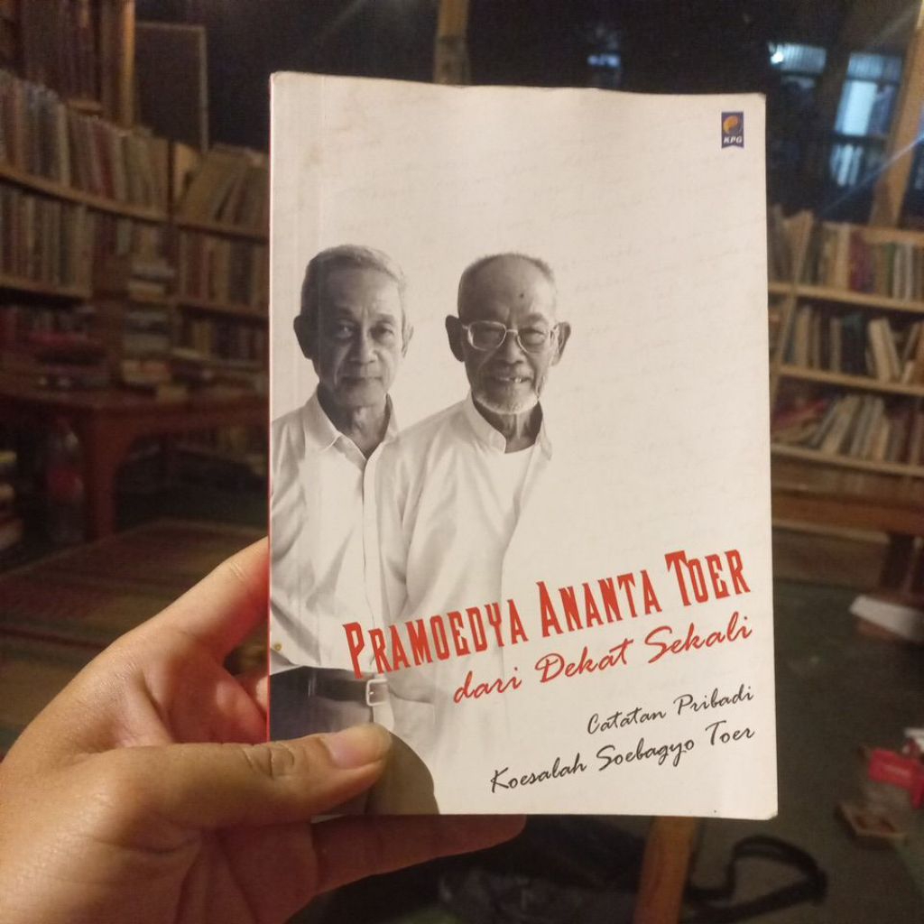 PRAMOEDYA ANANTA TOER DARI DEKAT SEKALI - CATATAN PRIBADI KOESALAH SOEBAGYO TOER