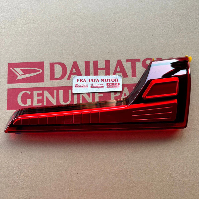 Lampu Reflektor Pintu Bagasi Belakang All New Ayla 2023 Up Original