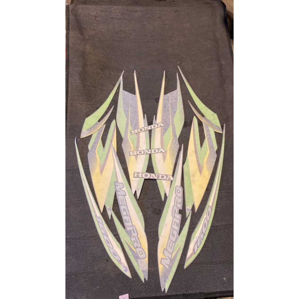 stiker setriping megapro old megapro original 2005