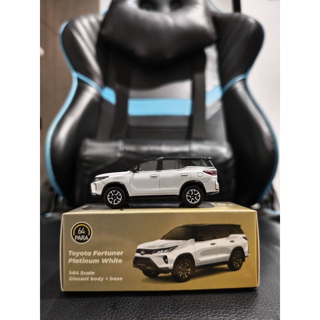 PARA64 Toyota Fortuner Platinum White 1/64