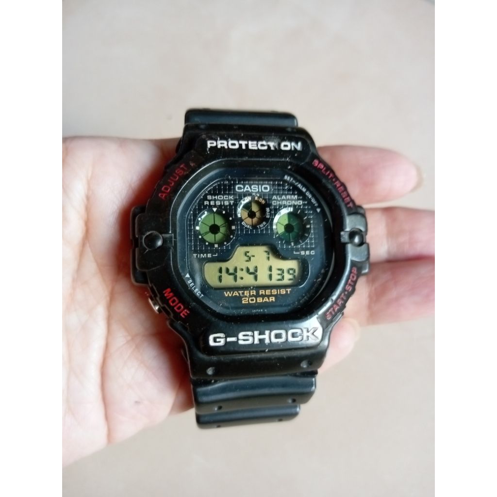 Vintage DW-5900 Digital Watch