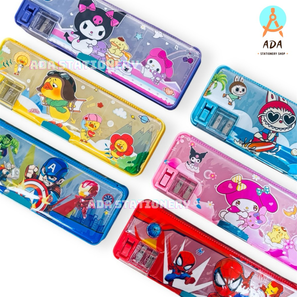 

(1 pc) TEMPAT PENSIL MAGNET DENGAN TOMBOL RAUTAN 2 LUBANG/ FC-1759 / PENCIL CASE MAGNET