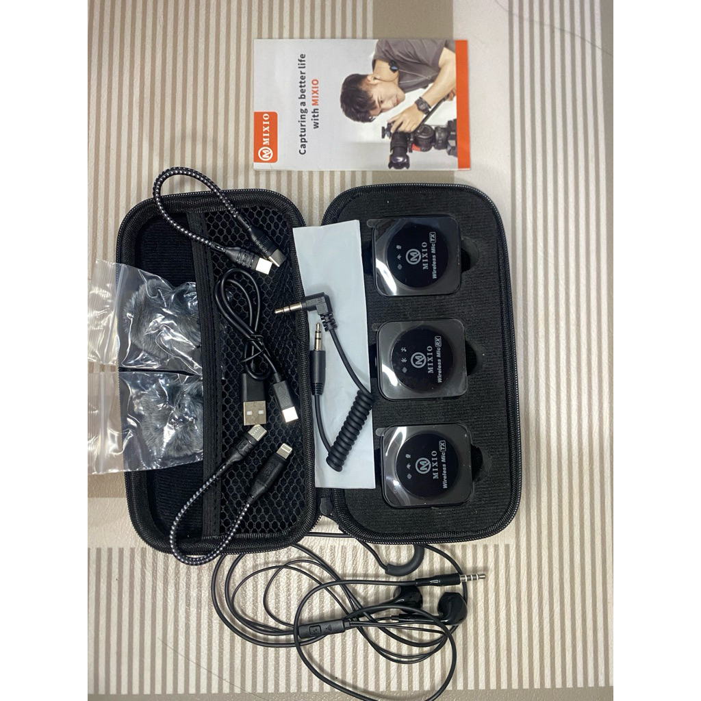 Preloved Mixio B10 Wireless Microphone Mic Wireless Live Clip on Hp Camera