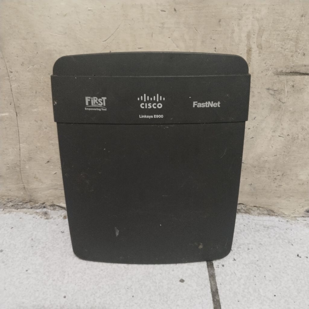 MODEM ROUTER INTERNET CISCO E900