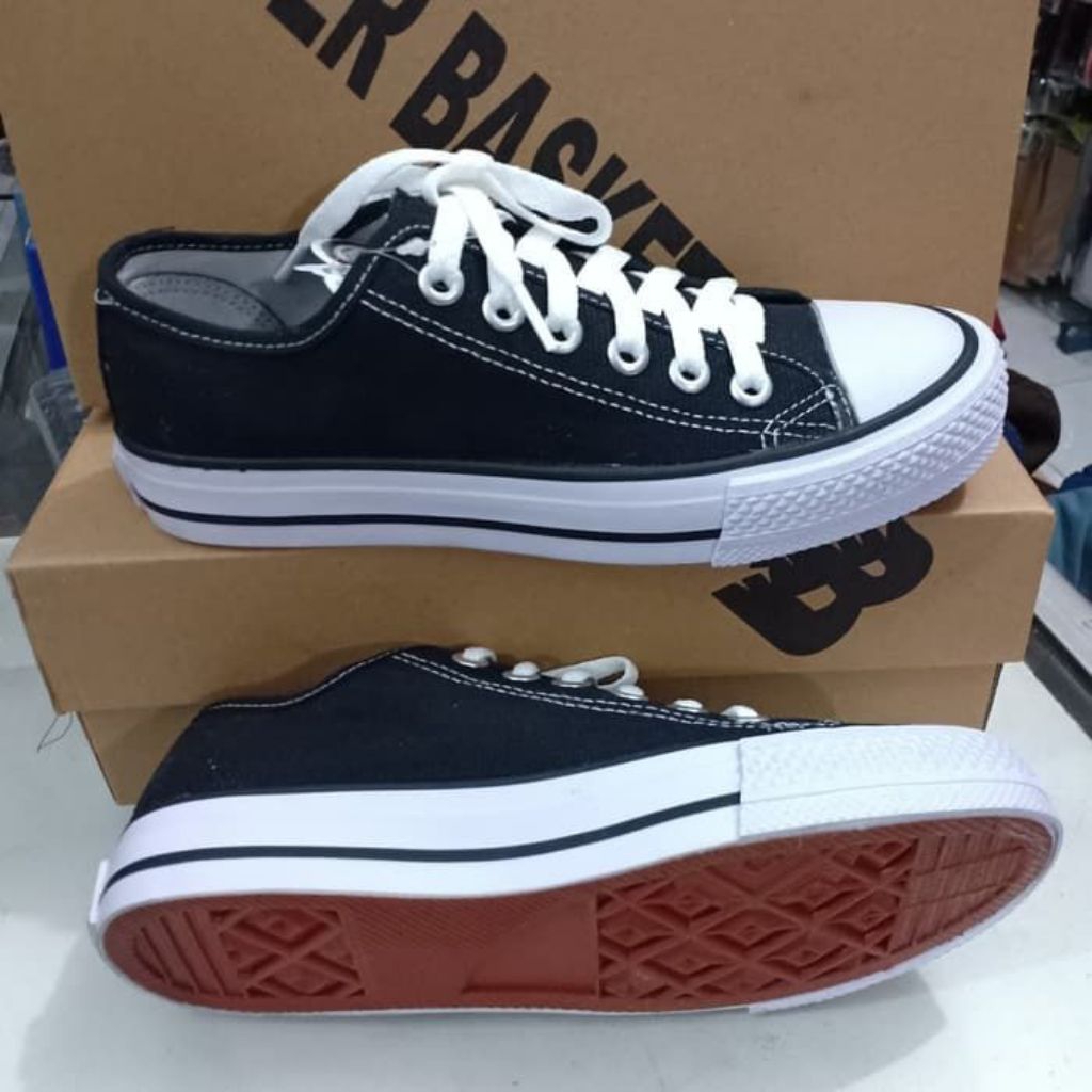 Sepatu sekolah MB807