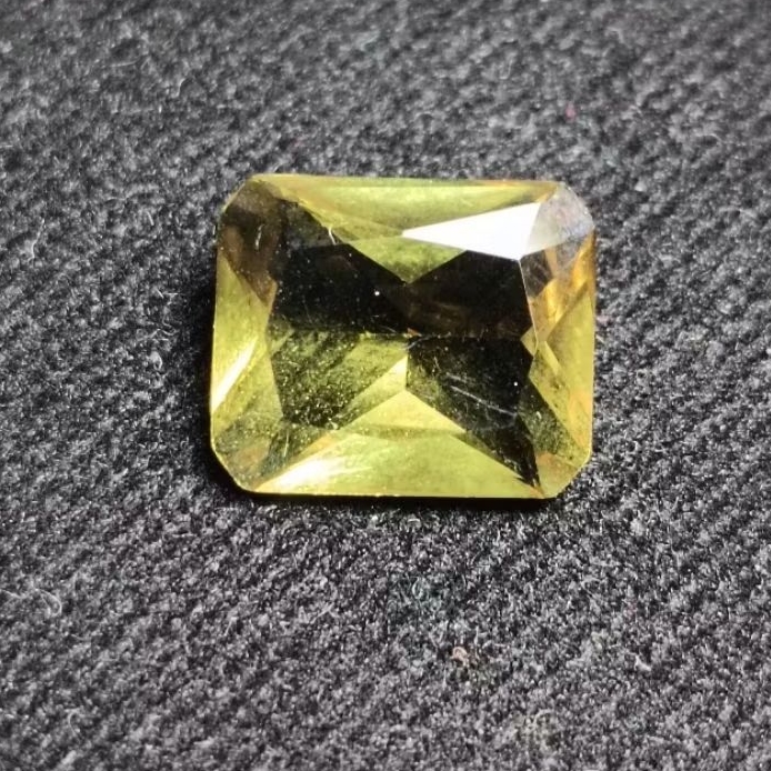 Batu Permata Zultanite Cutting Kotak ,  Natural