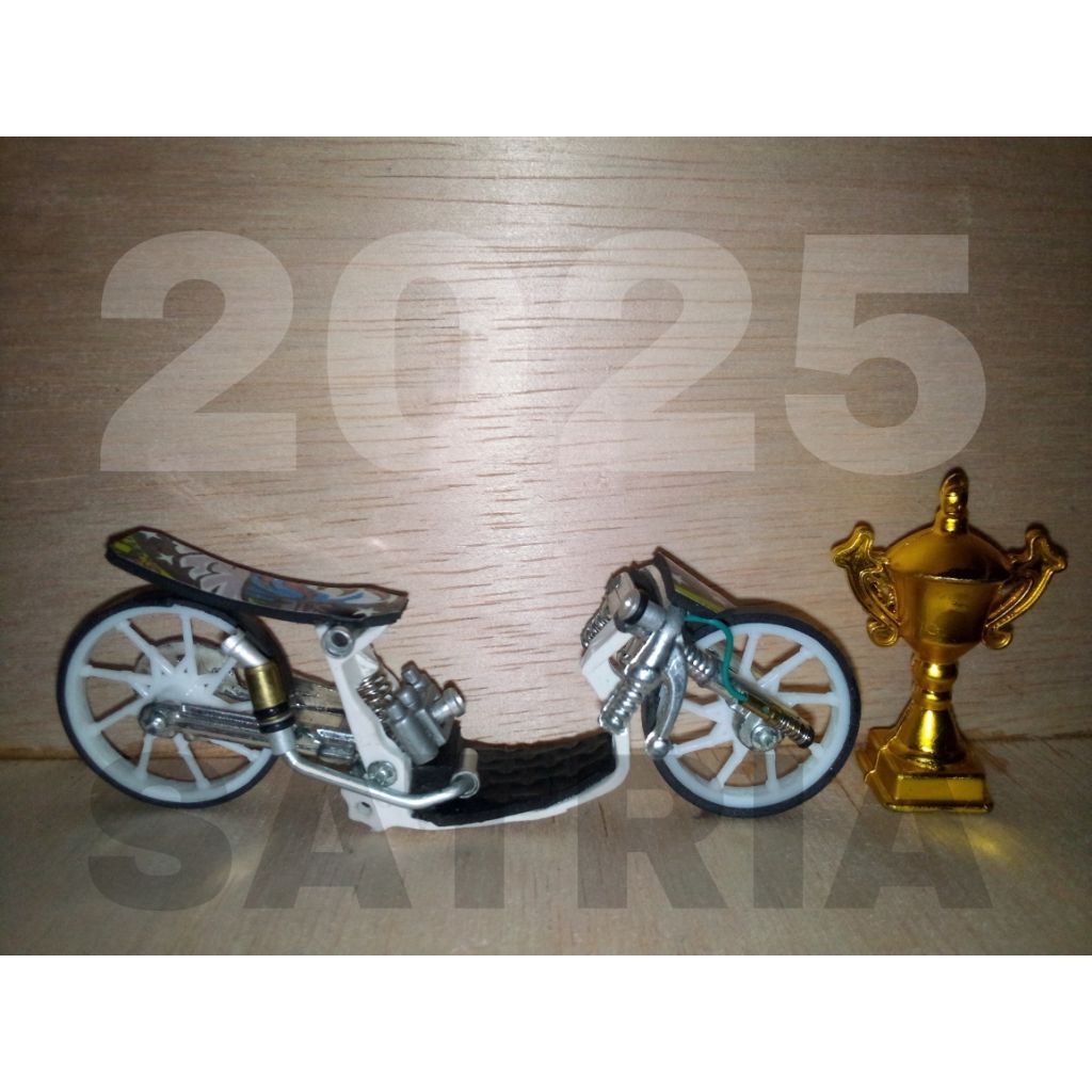 Miniatur motor drag rangka warna RANDOM 2025
