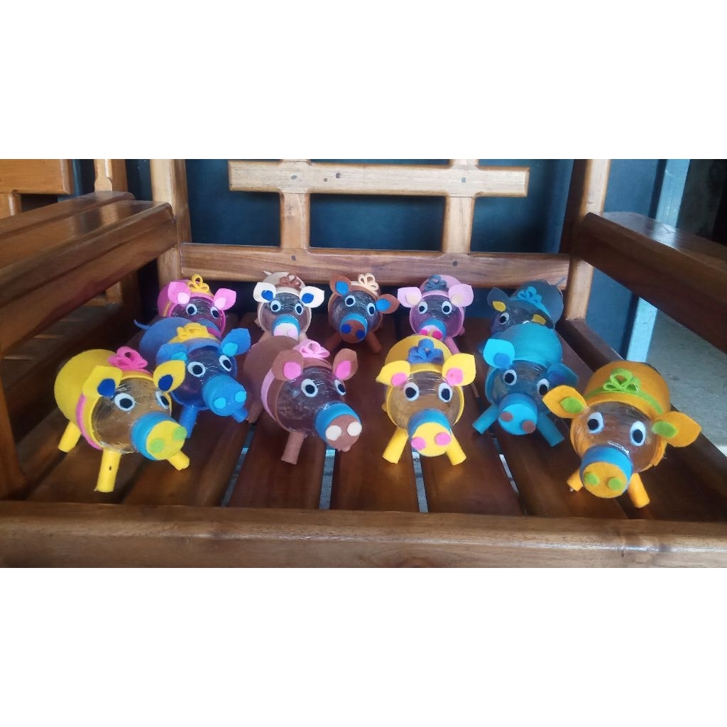 PRAKARYA CELENGAN BABI BEKAS BOTOL