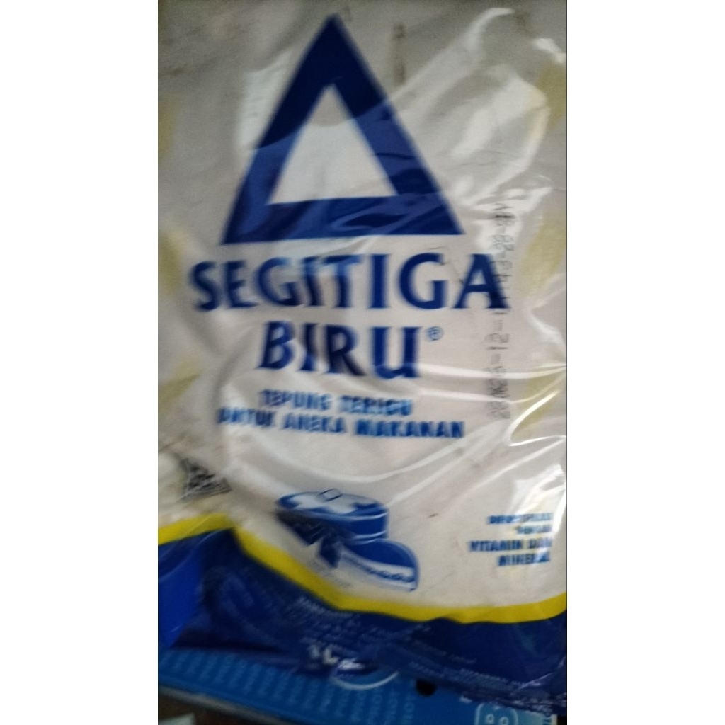 

Tepung Terigu Segitiga Biru kemasan 1 kg