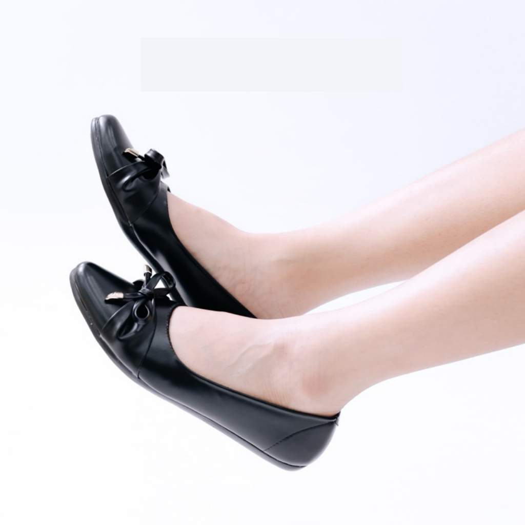 sepatu flat wanita kekinian glossy Shoes Hitam Kerja