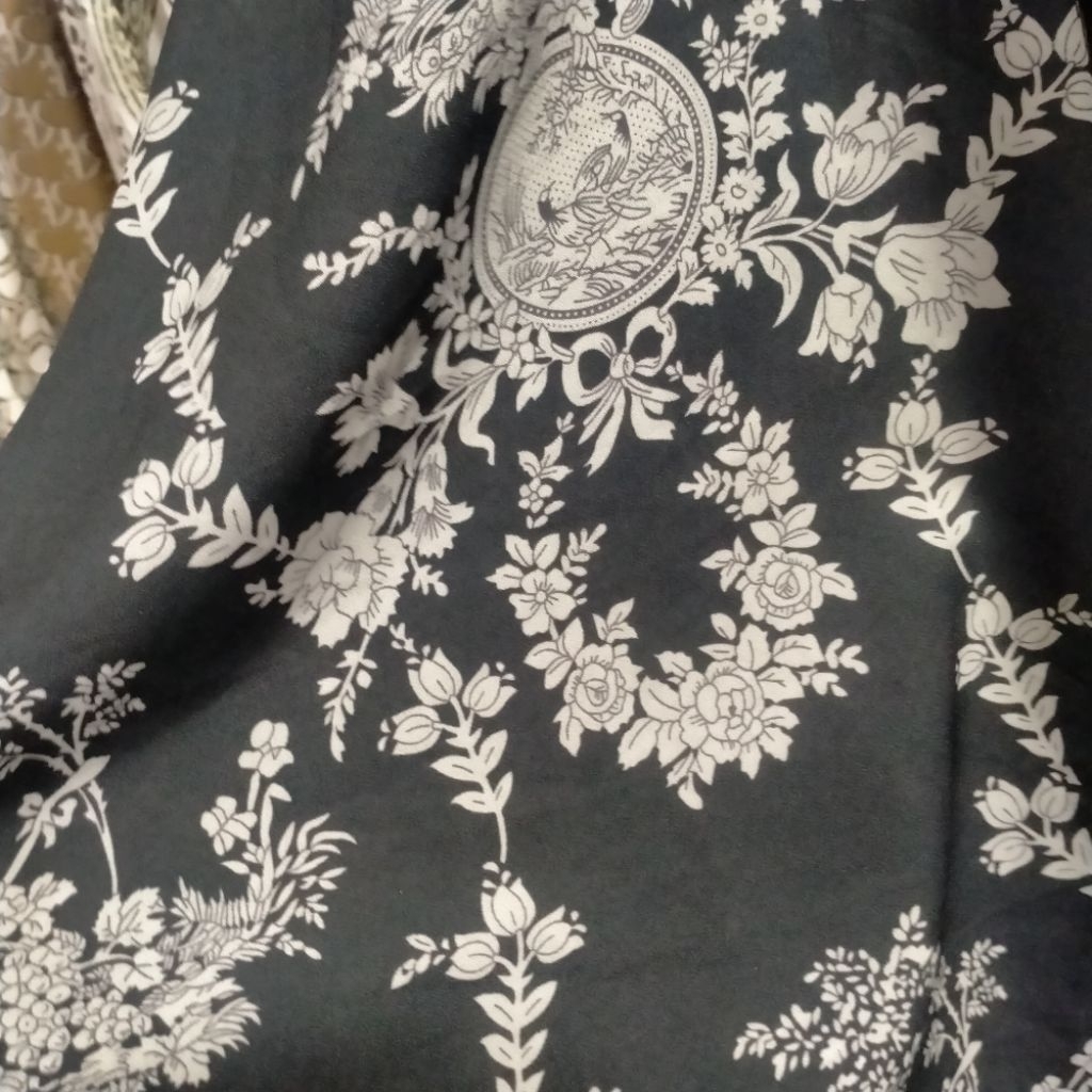 kain Diamond crepe/ Kain crepe/kain diamond/Kain Diamond crepe premium..Harga tertera / setengah mte