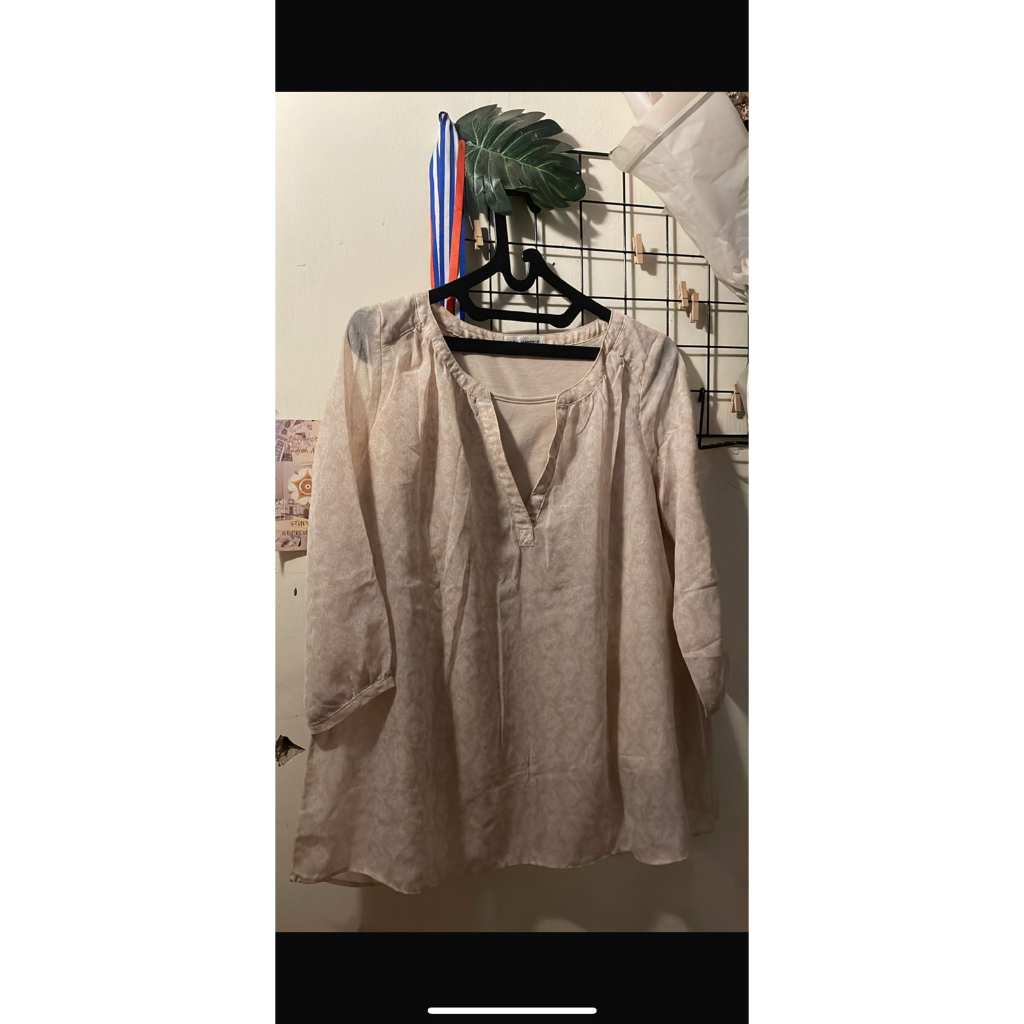 preloved blouse/ preloved atasan wanita/ preloved baju / preloved murah/ preloved baju/ preloved baj