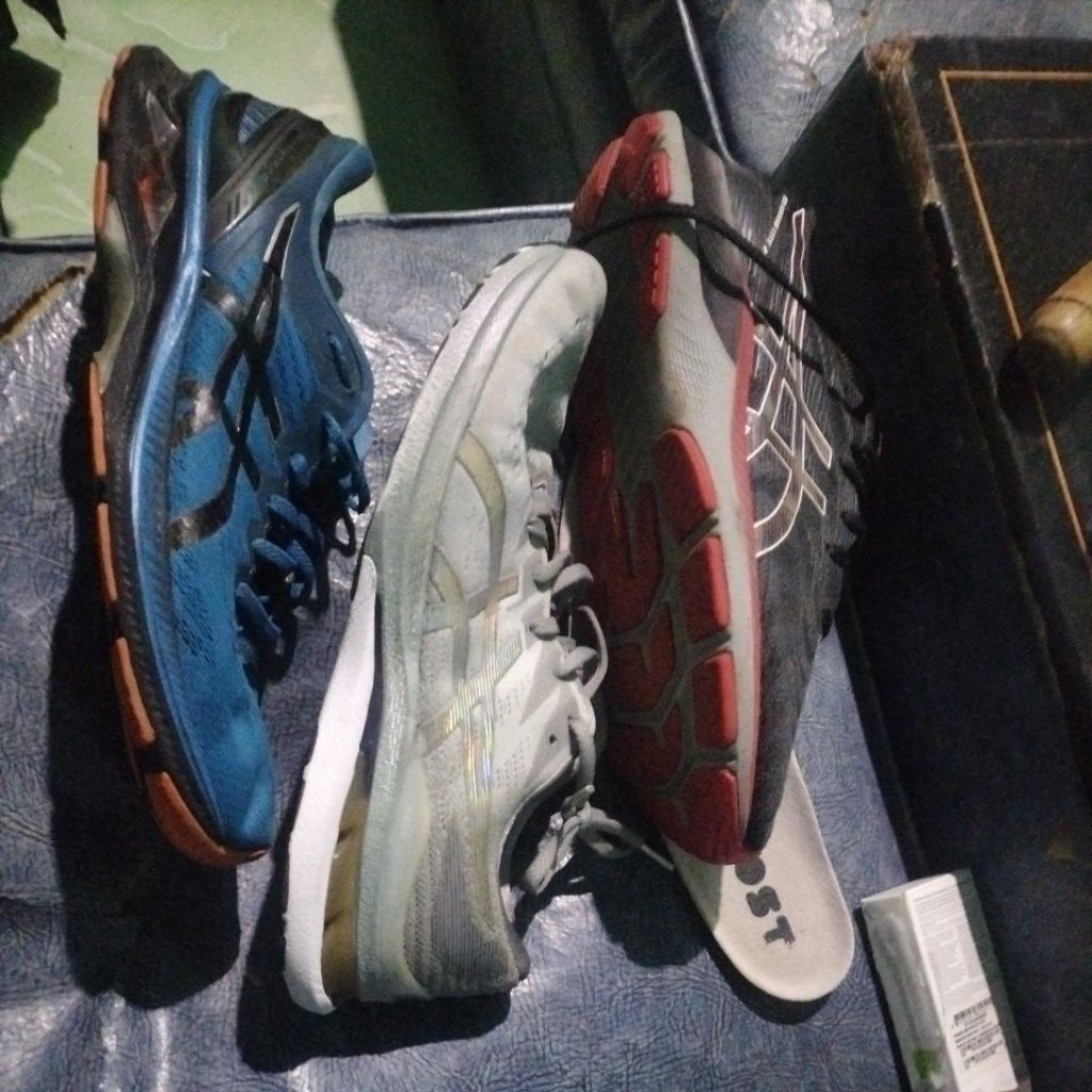 sepatu voli asic second murah ///well