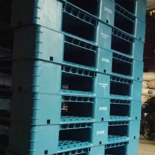 

palet plastik ukuran 110 x 110 x 15 biru