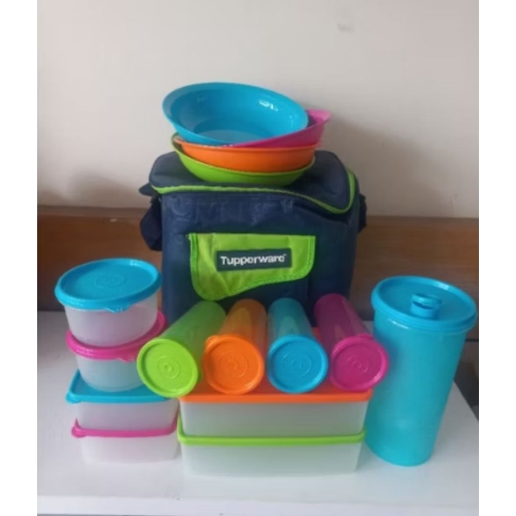 Family day out Tupperware. piknik set