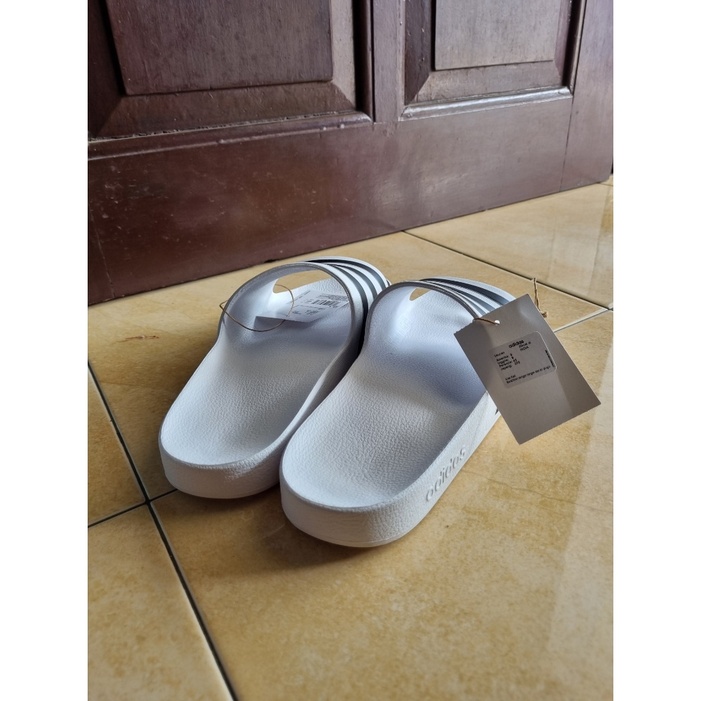Sandal Slip On Adidas Putih Kombinasi Hitam size 43