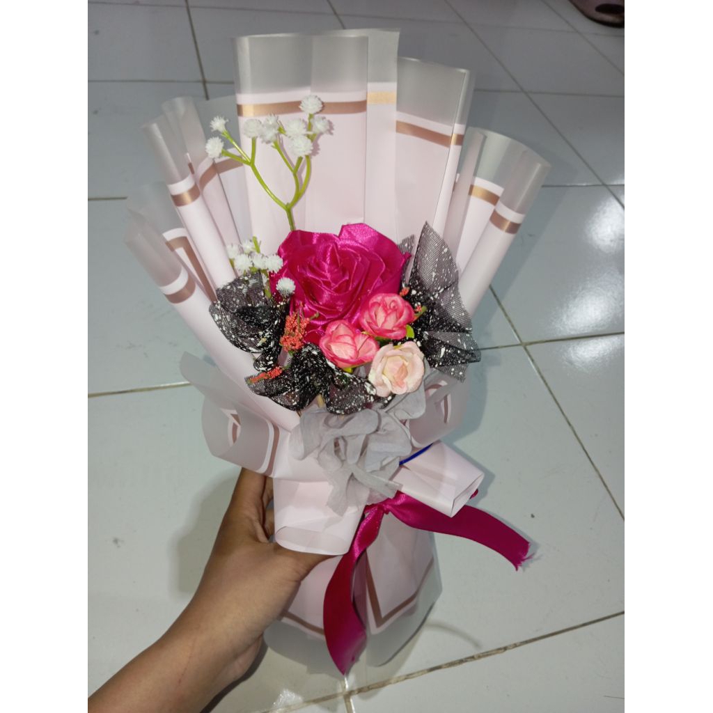 

BUCKET BUNGA PITA SATIN MINI LUCU