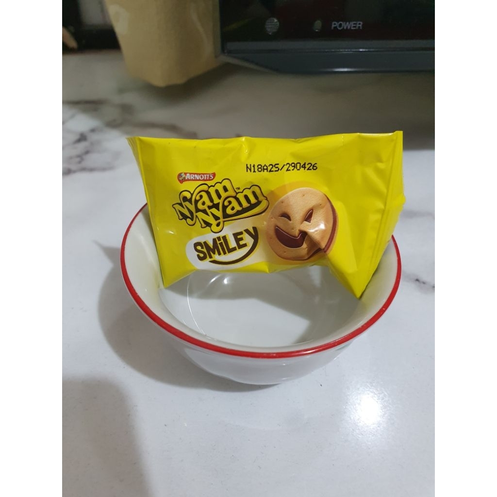 

NYAM NYAM BISKUIT COKLAT