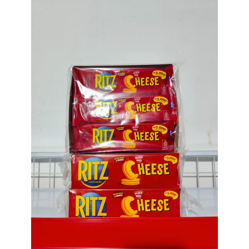 

Ritz Crackers Sandwich Cheese (1 Box isi 12 pcs)
