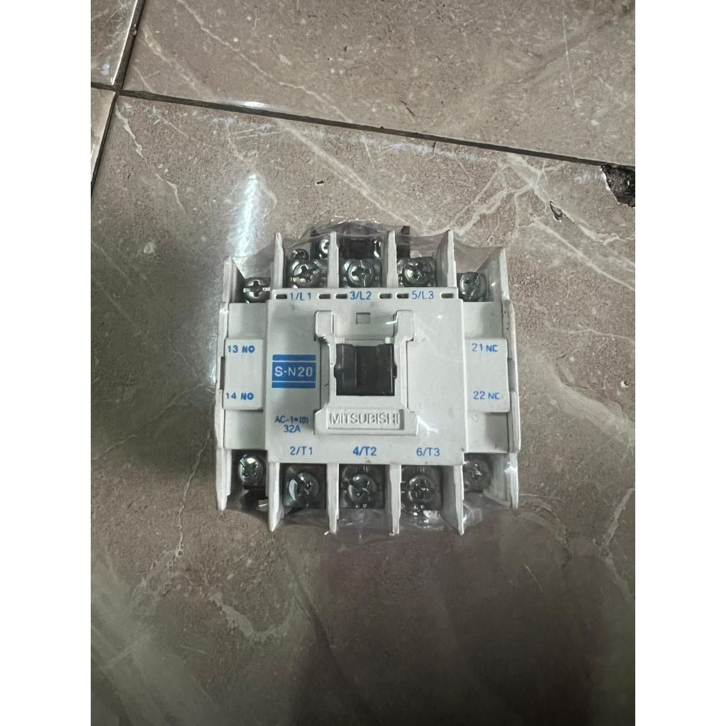 CONTACTOR SN20 32a  ORIGINAL MITSUBISHI