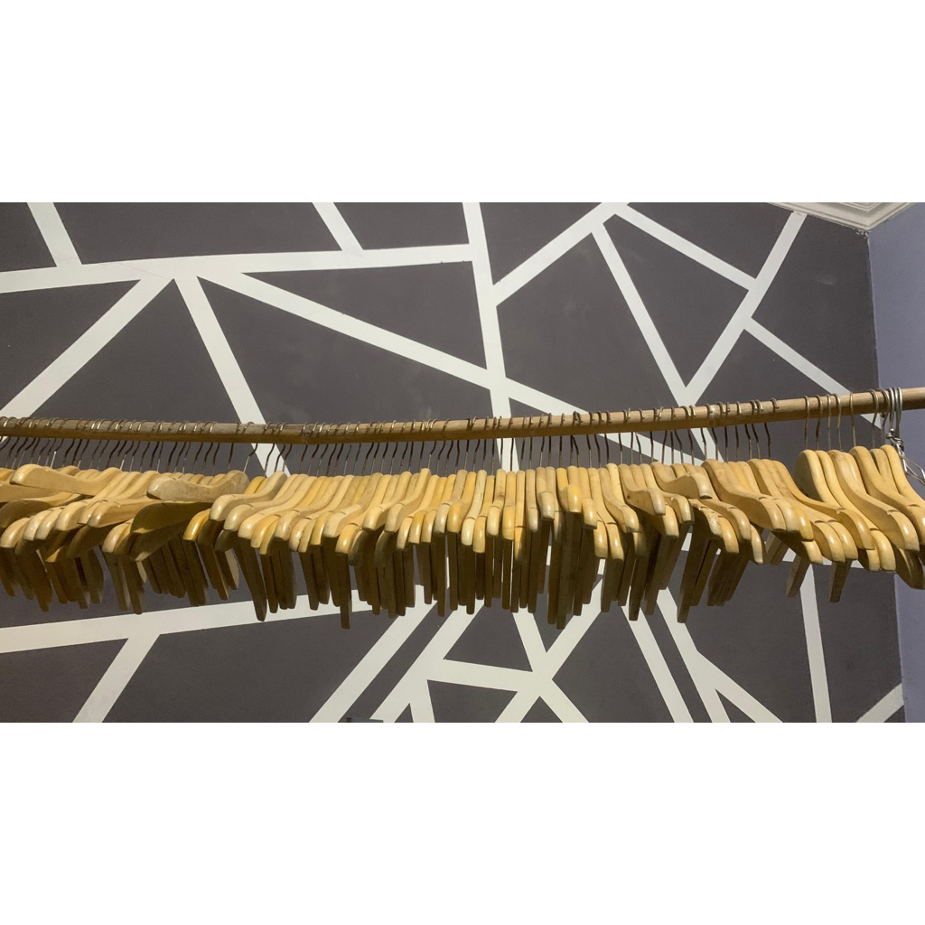 HANGER KAYU DEWASA BEKAS