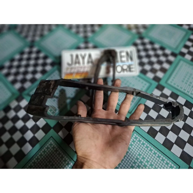 Karet arm/karet bantalan rante honda megapro new monoshock original